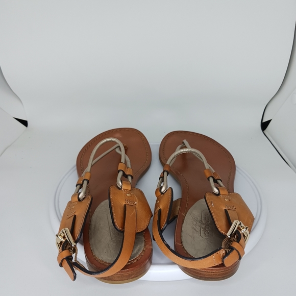 Coach - Picture 7 of 7